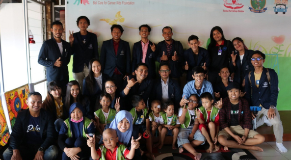 Senat Mahasiswa Sebagai Pengagas Kegiatan Bakti Sosial #PolnasPeduli Ke “Yayasan Peduli Kanker Anak Bali”