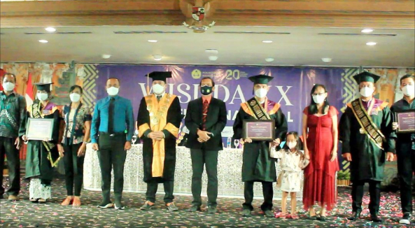 Politeknik Nasional Melaksanakan Wisuda Ke-20