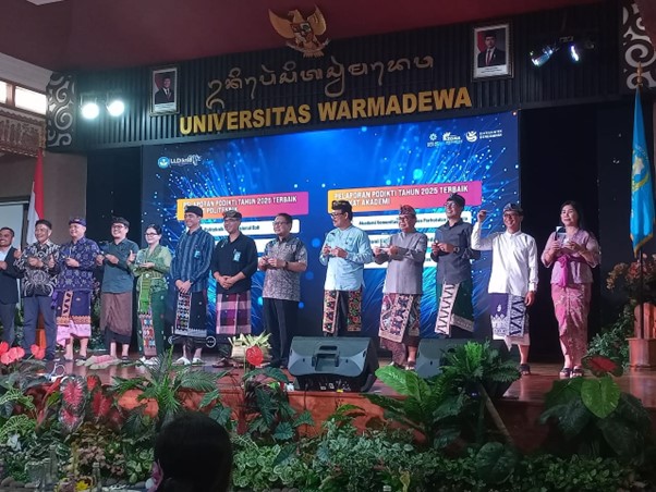 Politeknik Nasional Raih Dua Penghargaan Bergengsi pada LLDIKTI Award 2025
